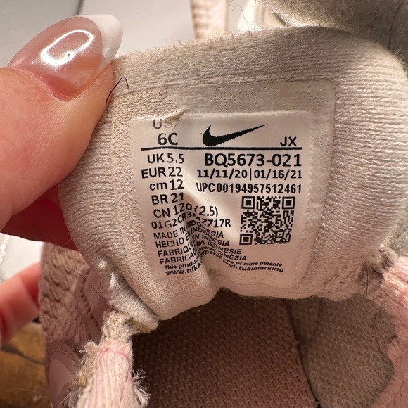 Bundle of toddler girl Nike shoes - Picture 10 of 10